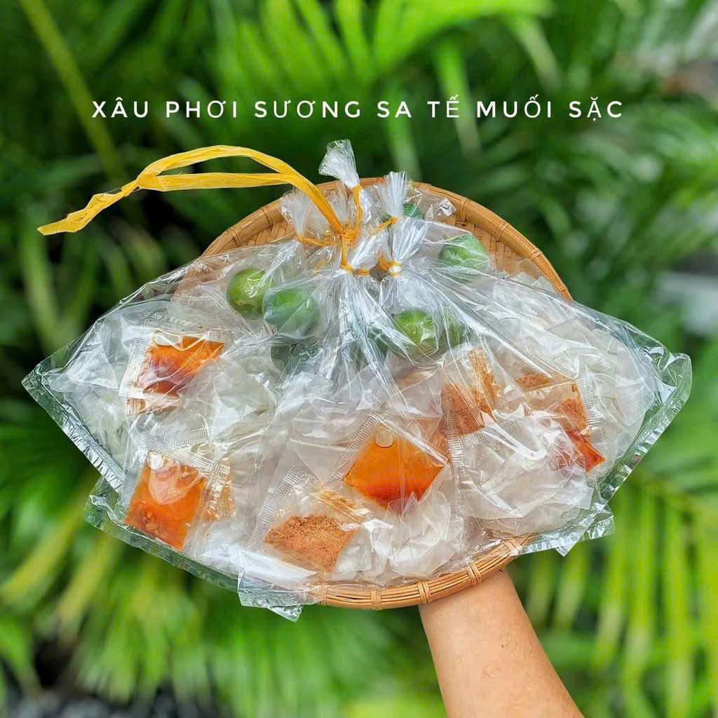 Xâu bánh tráng phơi sương sa tế muối sặc