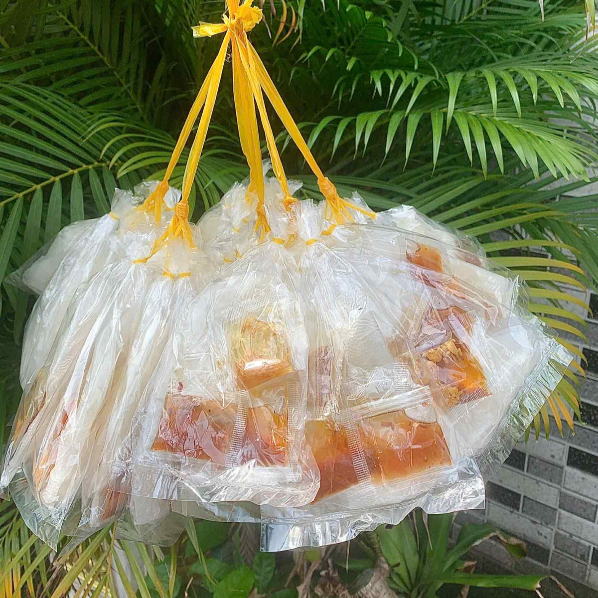 Xâu bánh tráng phơi sương sốt me sa tế ớt