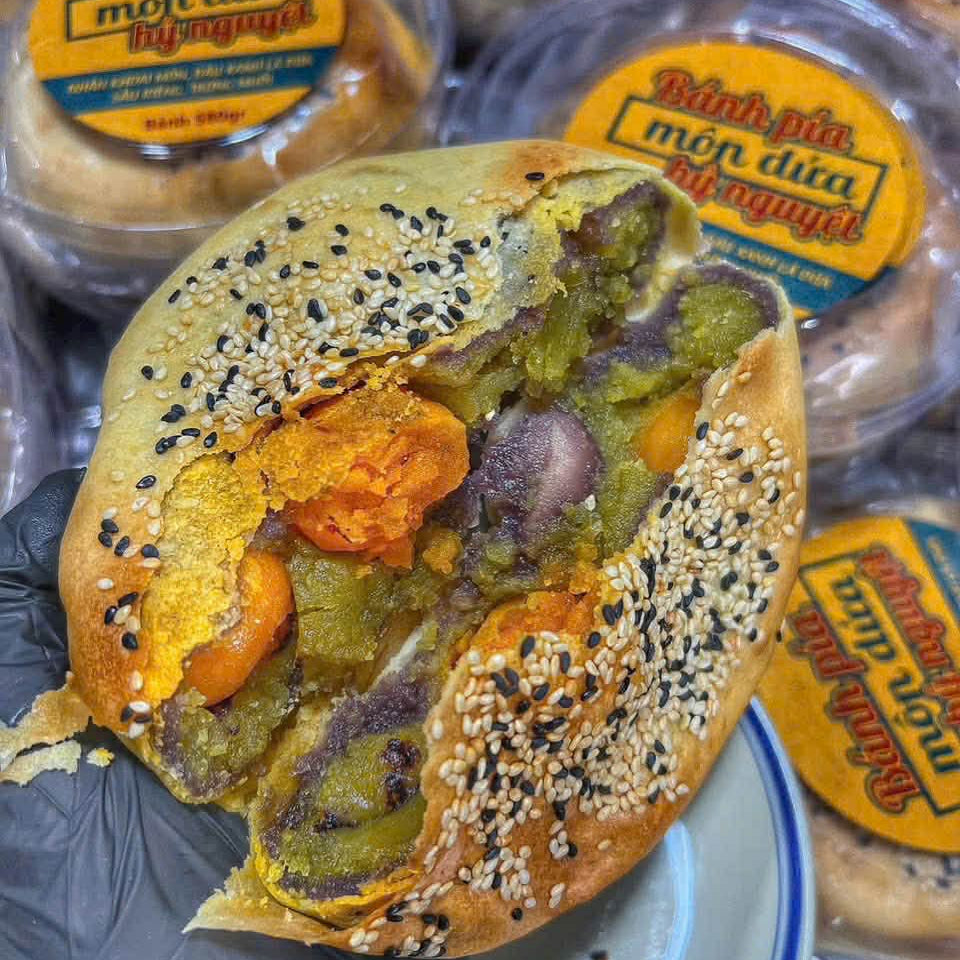 Bánh pia 8 trứng , Vị môn dứa  ,550-600 gram