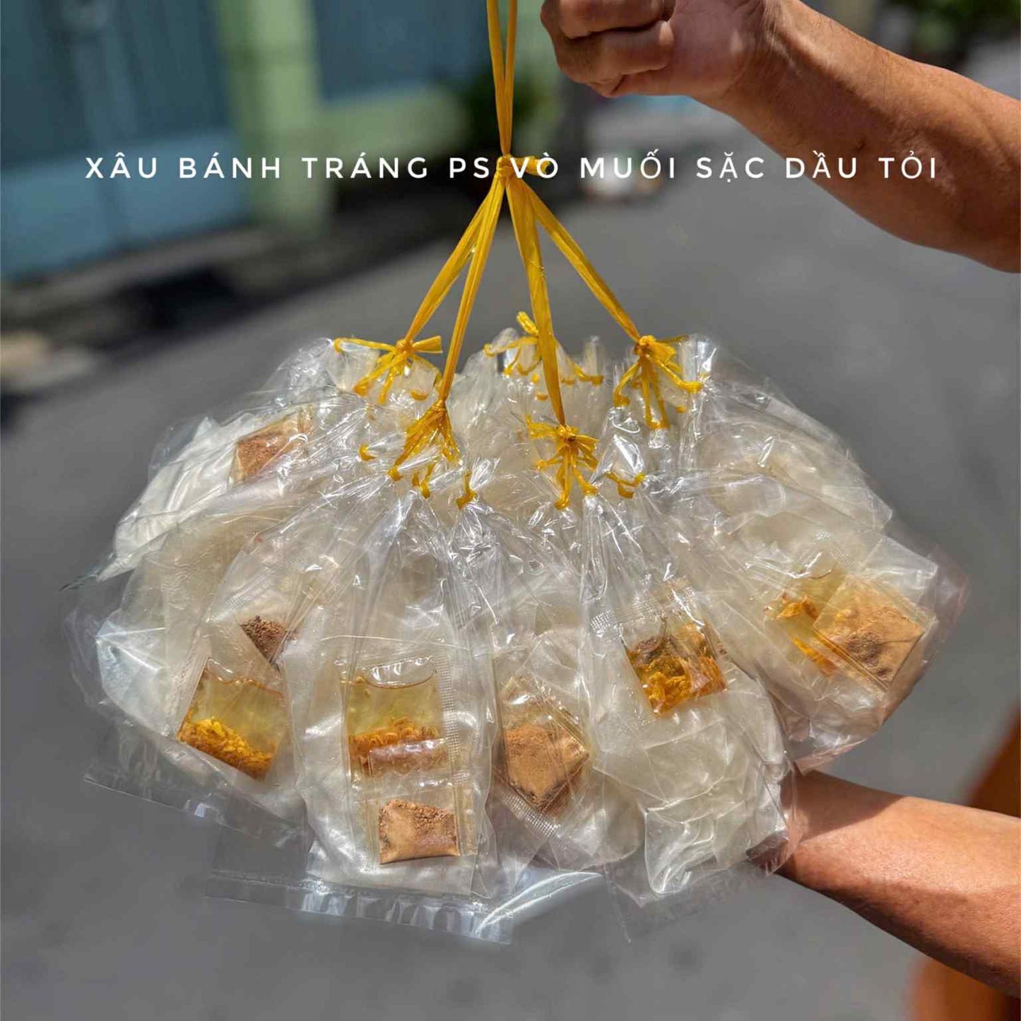 Xâu bánh tráng phơi sương vò muối sặc dầu tỏi