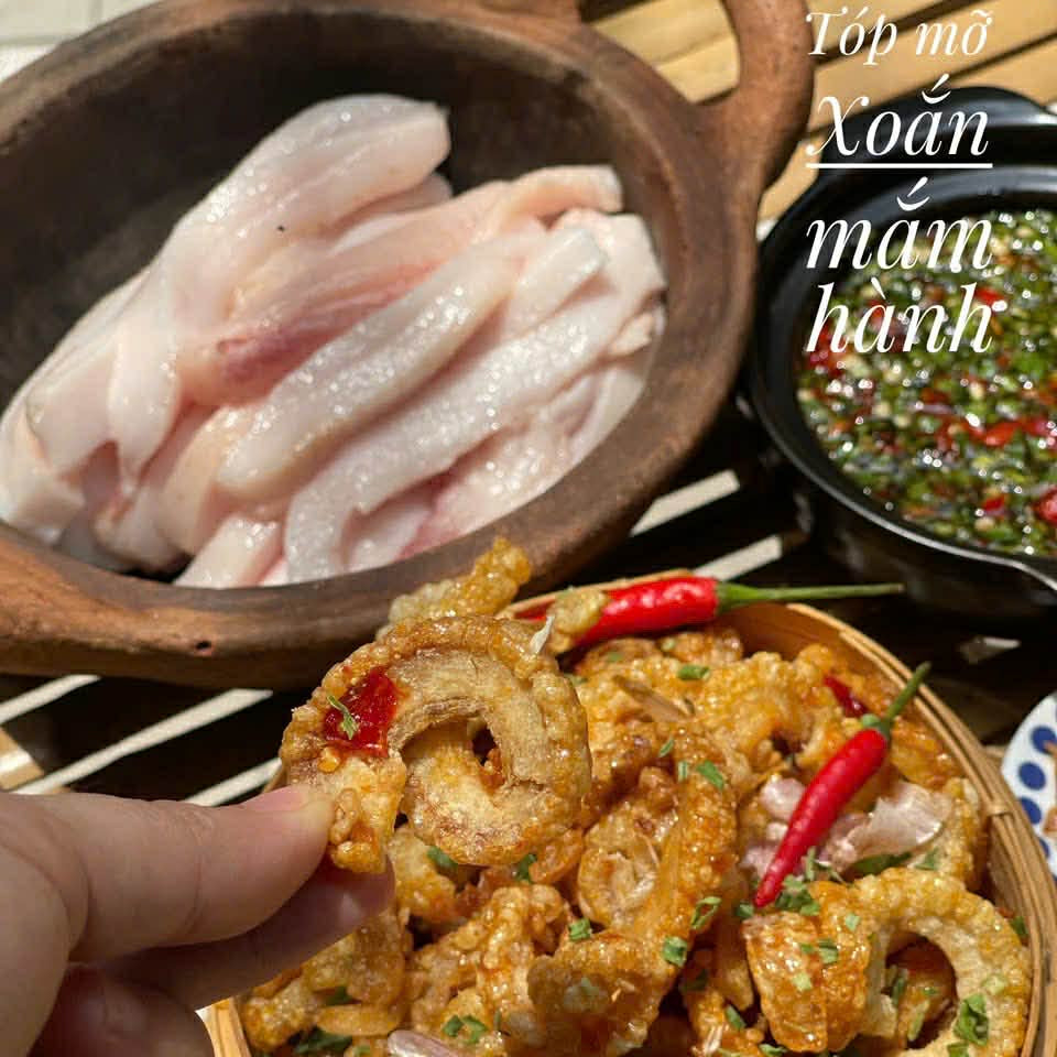 Tóp mỡ cuộn sốt mắm hành