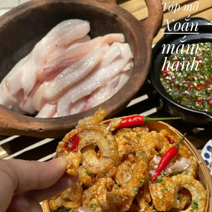 Tóp mỡ cuộn sốt mắm hành