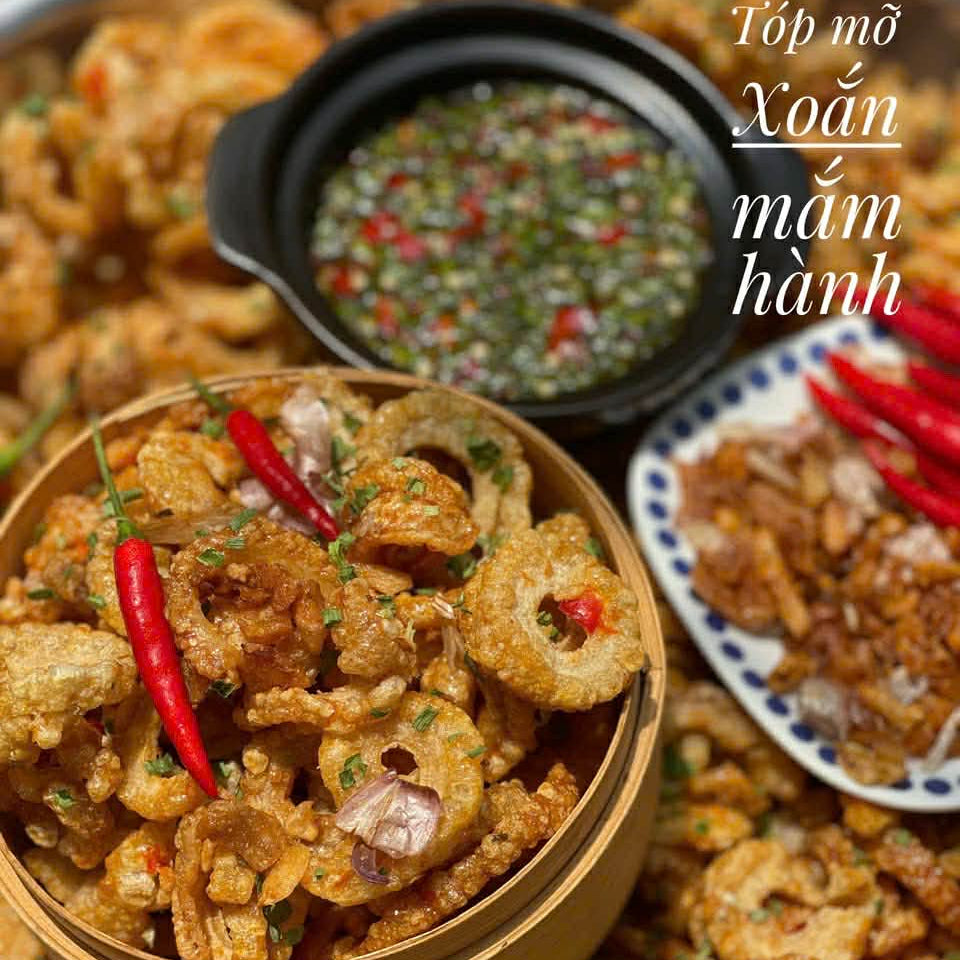 Tóp mỡ cuộn sốt mắm hành
